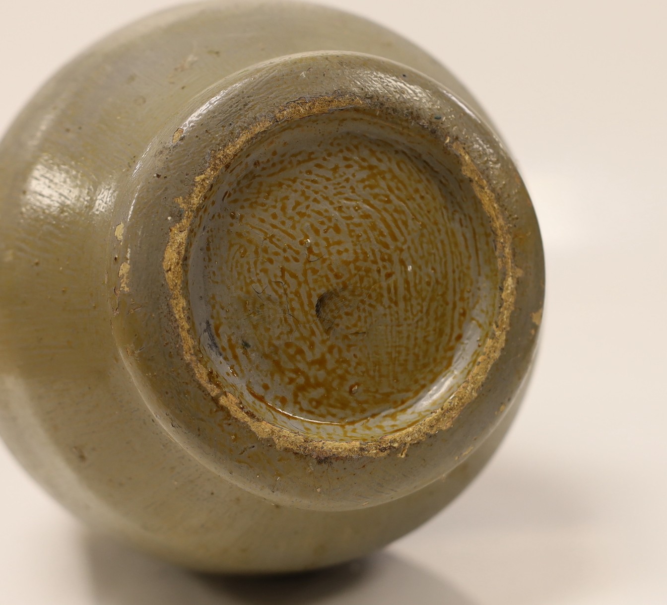 A pottery vase from Fields Polo Club 'The Talk-1-AB Cup', with four white metal badges on a chain engraved with the winners from 1937, 1938, 1939 and 1945, 35cm